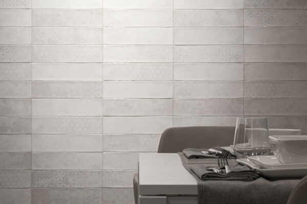 QYMH1052BI23086_OMNIA_11_AMBIENTE_OMNIA_DECOR_WHITE_BRILLO_75X300_IMD